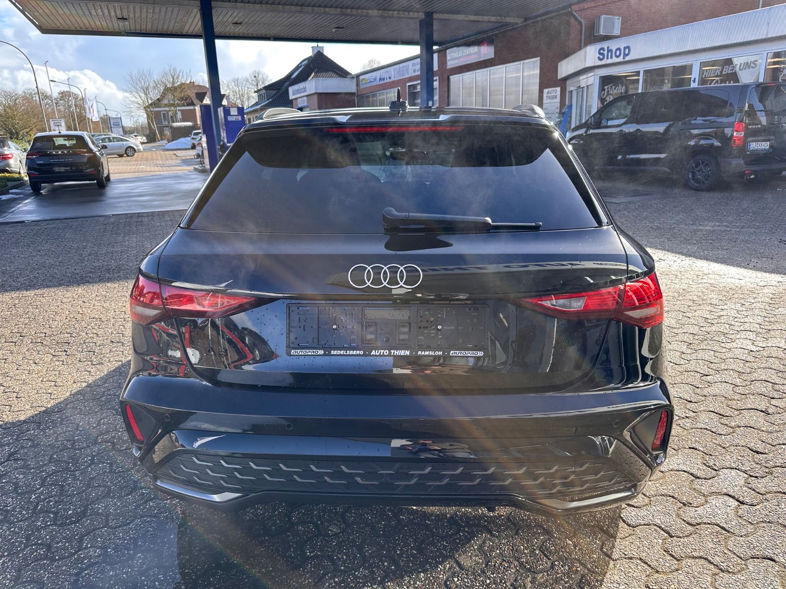 Fahrzeugabbildung Audi A3 Sportback 35 TFSI S line S Tron. Navi/ACC/LED