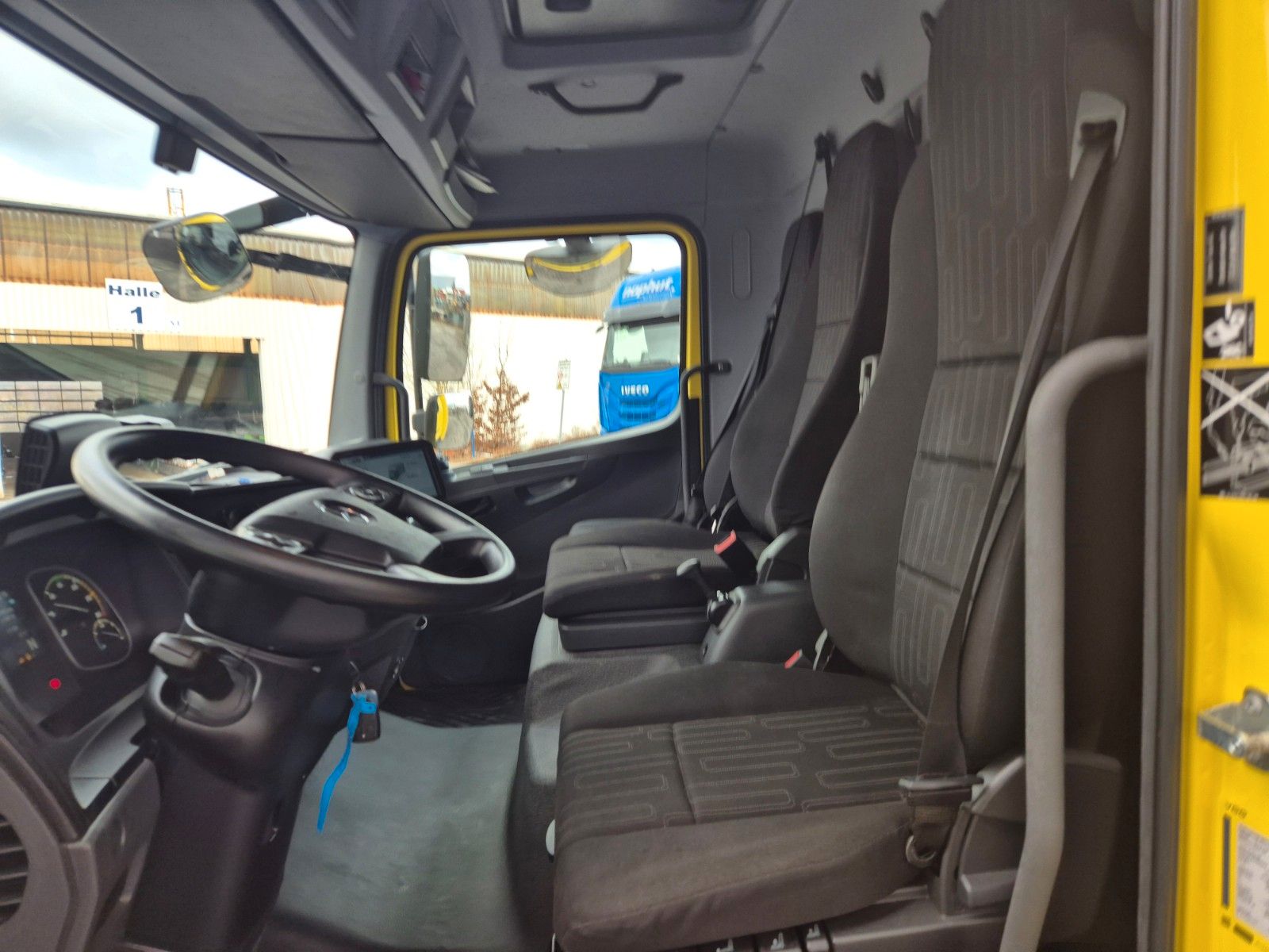 Fahrzeugabbildung Mercedes-Benz Atego 816 4x2 Möbelkoffer 3 Sitze