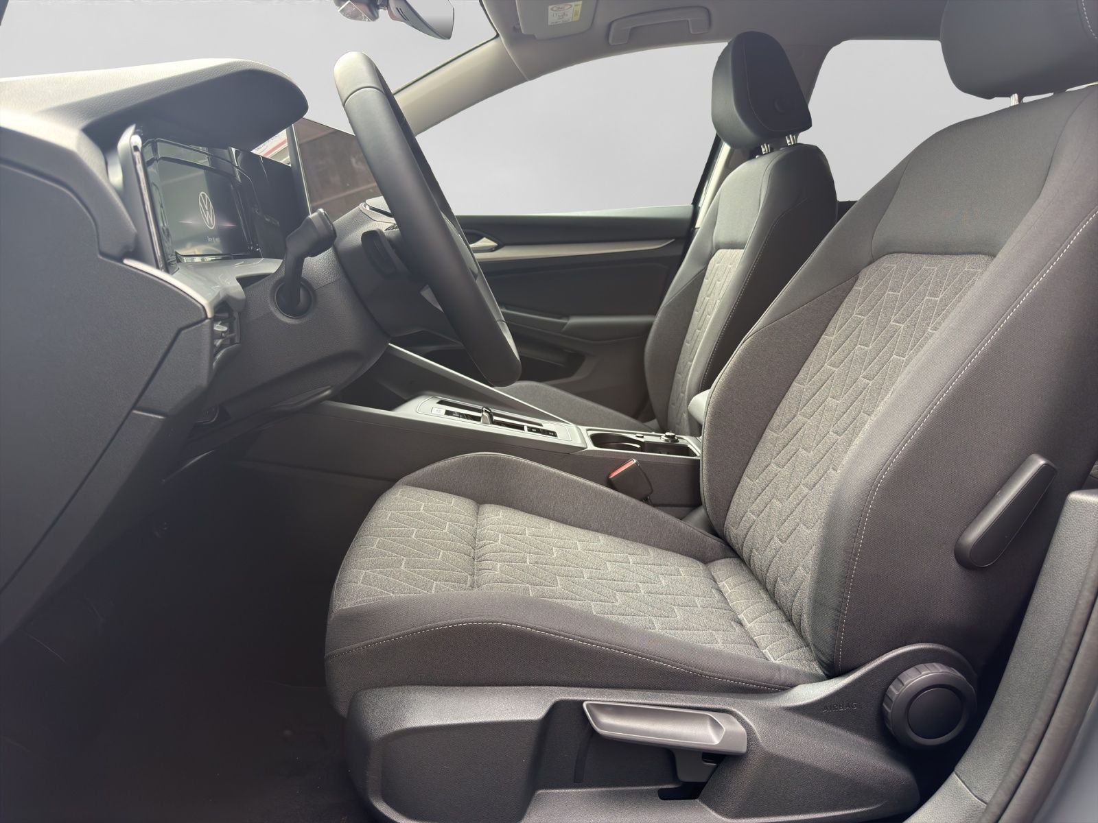 Volkswagen Golf 1.5 eTSI DSG LIFE ACC PDC LM17 KAMERA foto 4