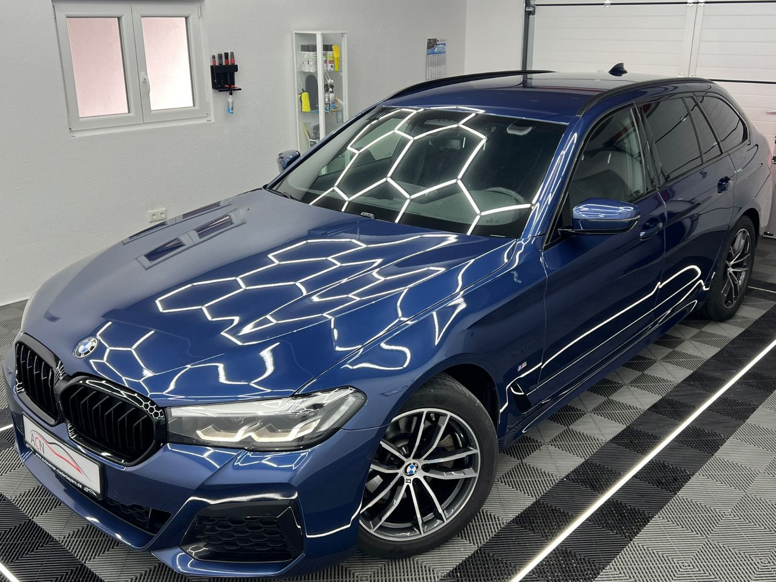 Fahrzeugabbildung BMW 520 d xDrive M SPORT/STHZ/LED/ACC/AHK/AMBIENTE
