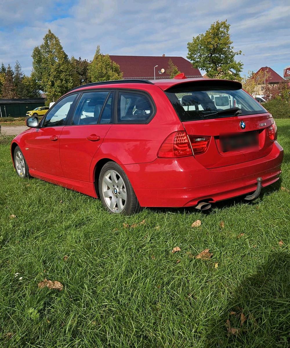 BMW 318 2011 — engine 143 HP (105kW)