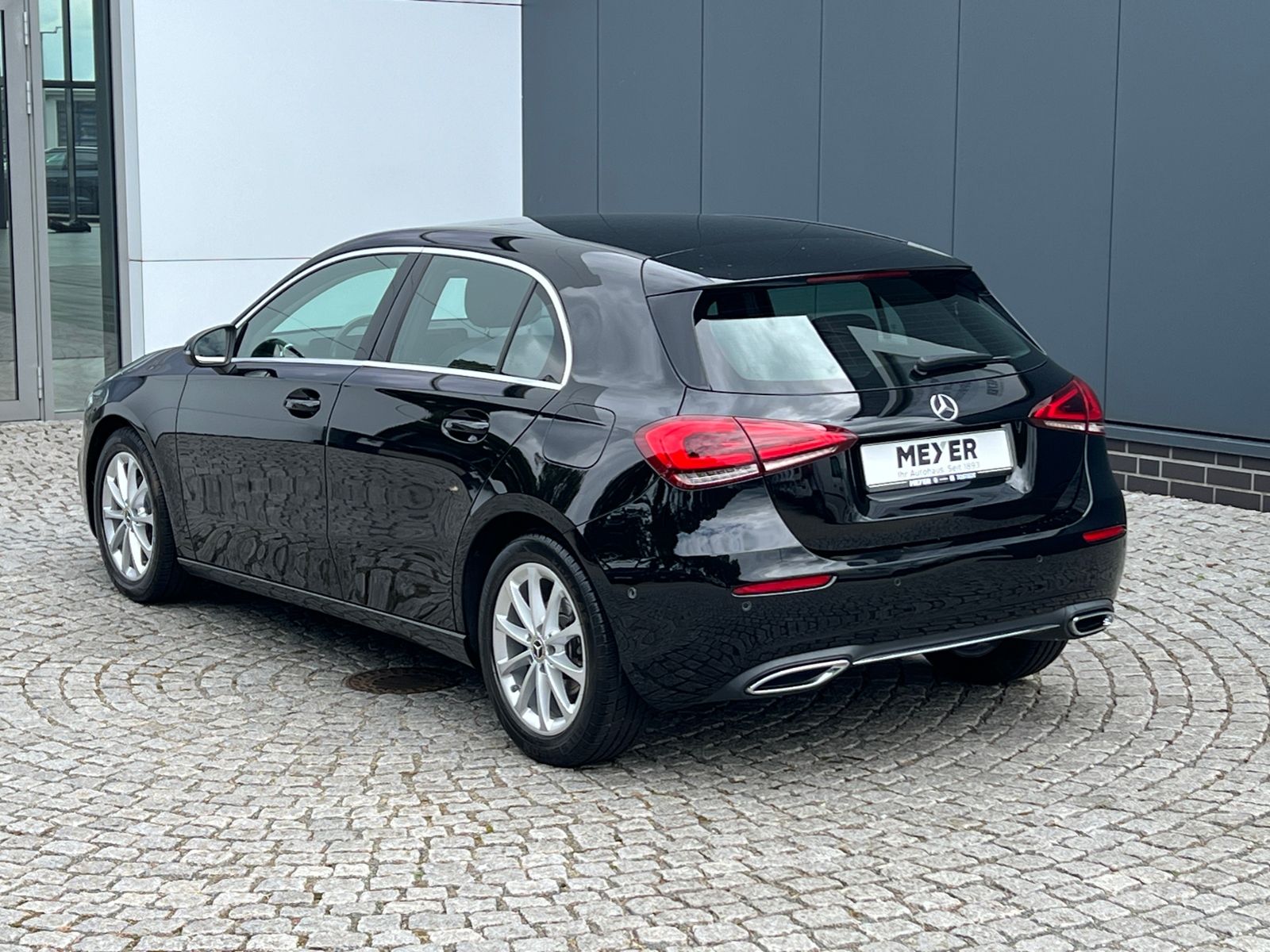 Fahrzeugabbildung Mercedes-Benz A 180 Progressive *LED, Kamera, 17'-LM-GJ*