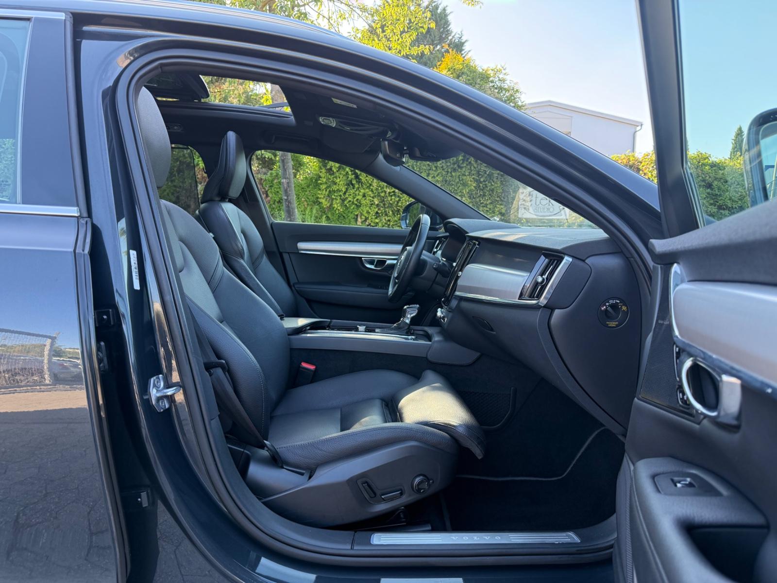 VOLVO V90 235 ch 4X4 BVA - HAYON ÉLECTRIQUE - PACK SPORT - TOIT OUVRANT
