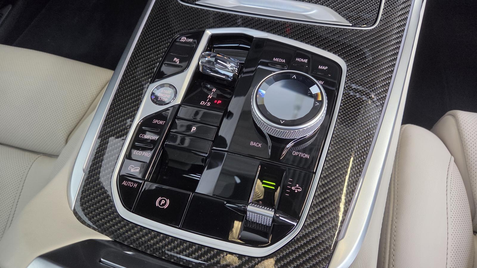 BMW X7 M60i Kristall Sky DrivePro AHK ACC Sitzlüft.