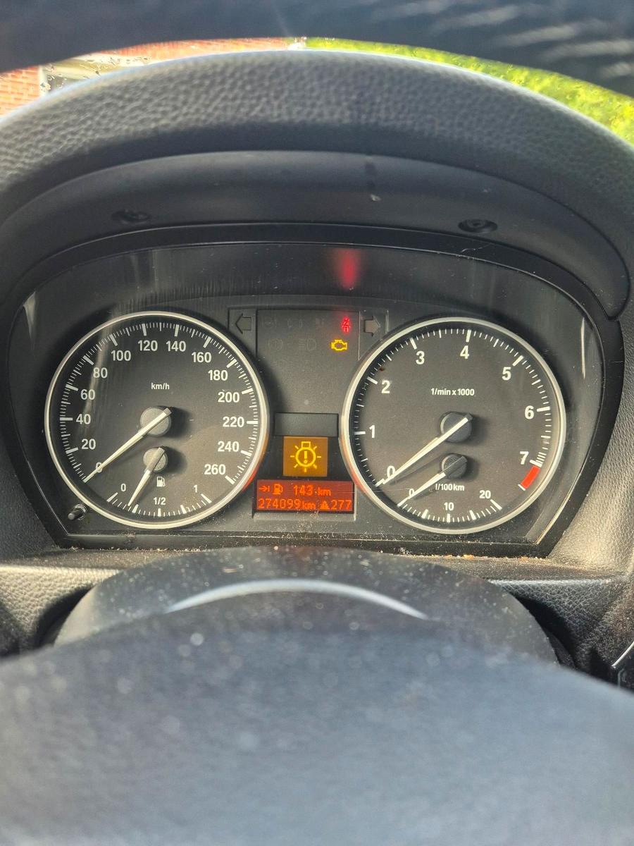 BMW 320 2009 — photo 13