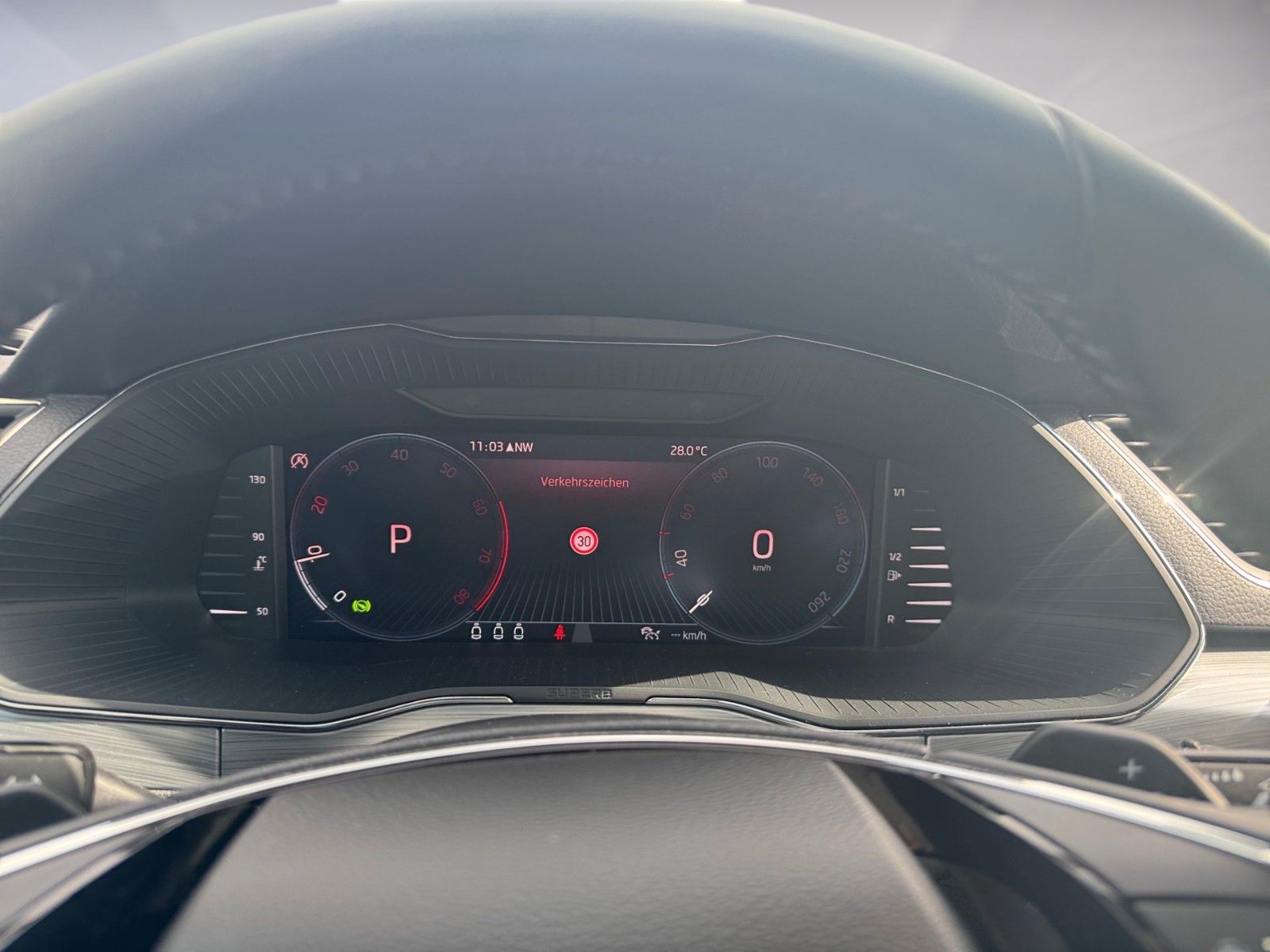 Fahrzeugabbildung SKODA Superb Combi Ambition 1.5 TSI