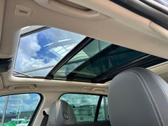 Fahrzeugabbildung BMW 320d SportLine Autom. LED AHK Navi HUD Pano 17"