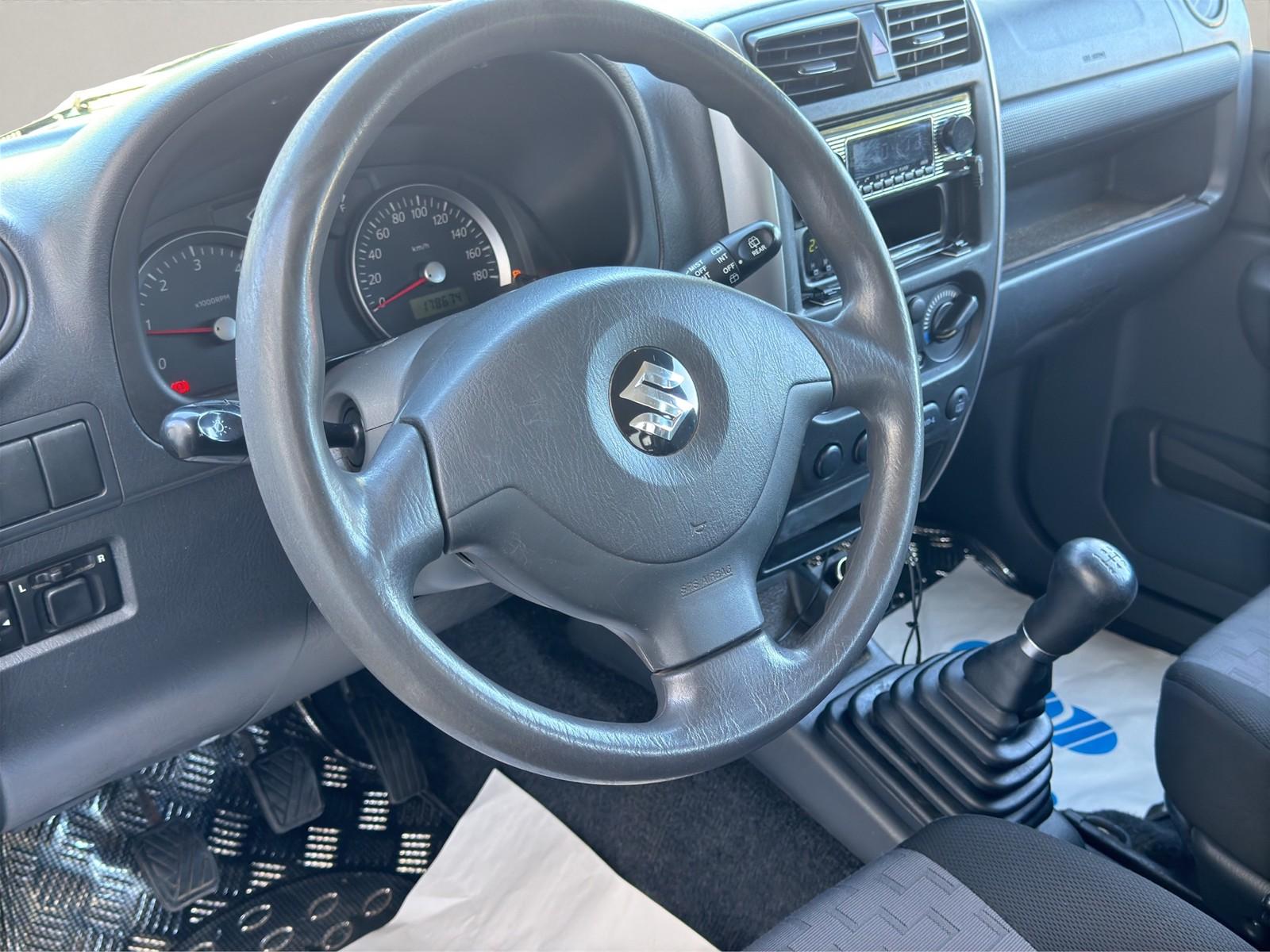 Suzuki Jimny 1.3 86 ch BVM 4x4 / Climatisation / Attelage / Pare-buffle / Soubassement traité anticorrosion