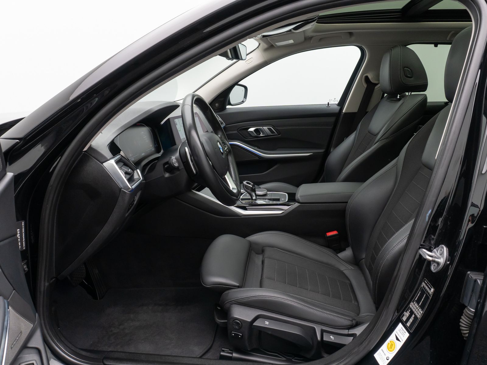 Fahrzeugabbildung BMW 330i Sport Line Panorama Kamera DAB H/K Stop&Go