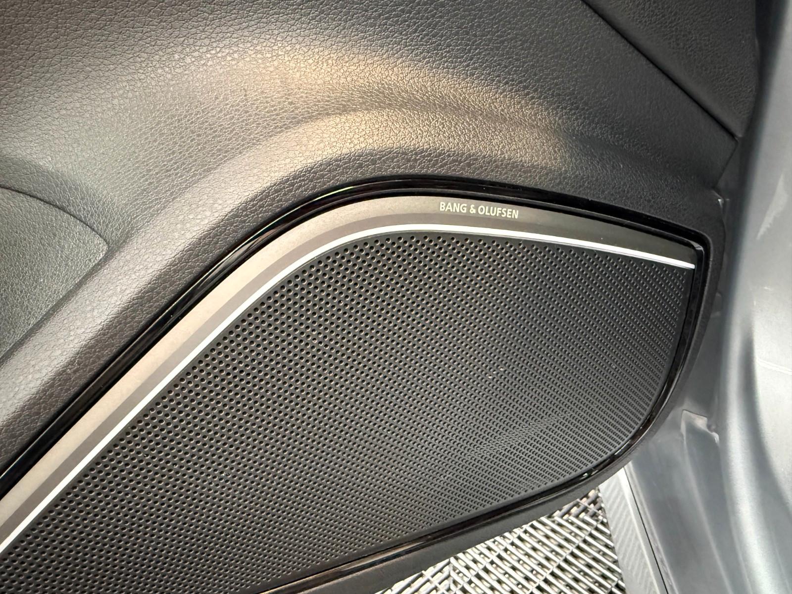 Audi RS 3 Sportback 2.5 TFSI Quattro*SCHALE*PANO*KAME