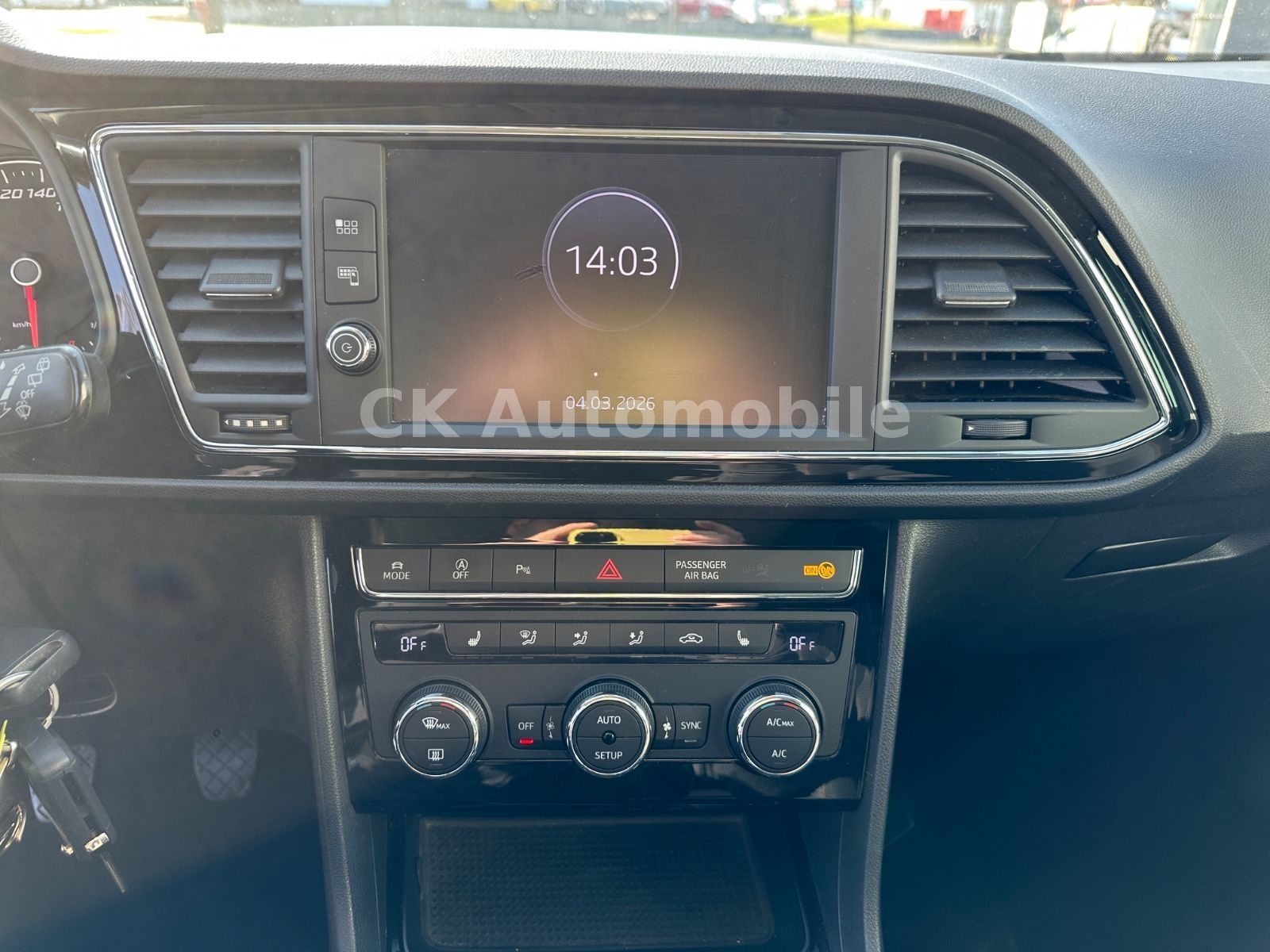 Fahrzeugabbildung SEAT Leon ST 1.5 TSI FR/Navi/Klima/LED/Tempomat/PDC