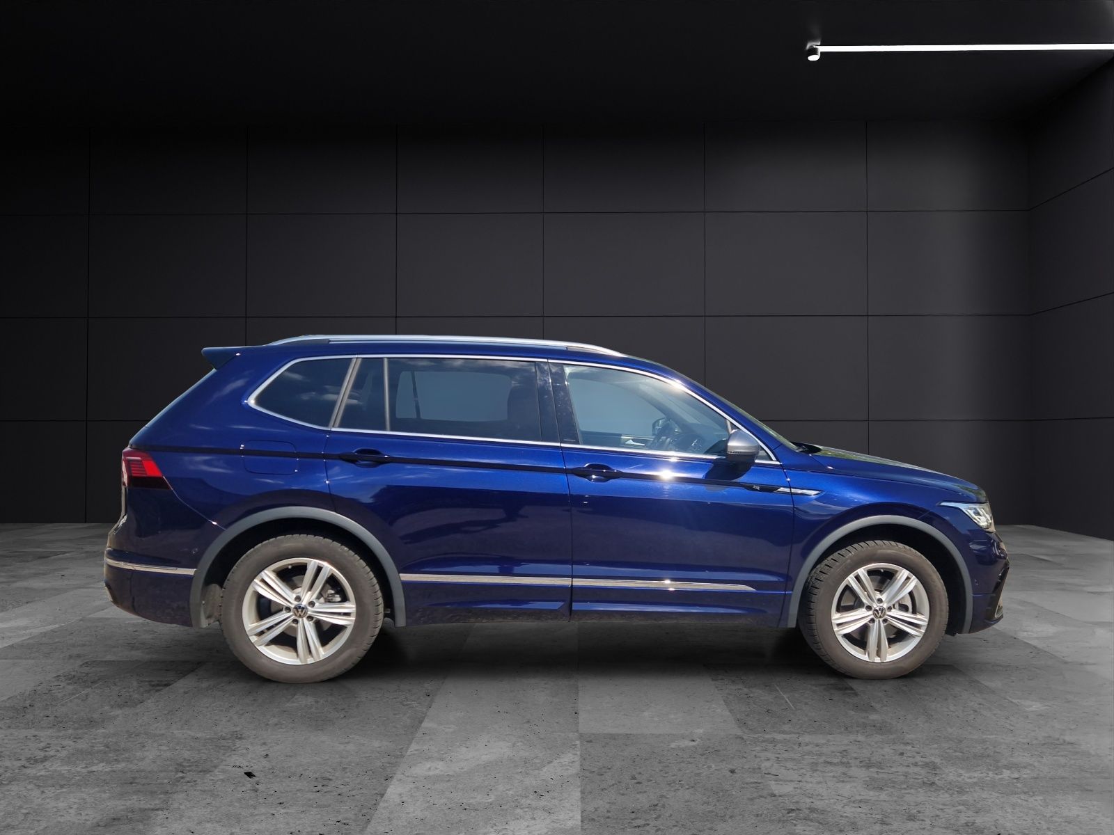 Fahrzeugabbildung Volkswagen Tiguan Allspace 2.0 TDI R-Line 4M DSG Matrix 20"