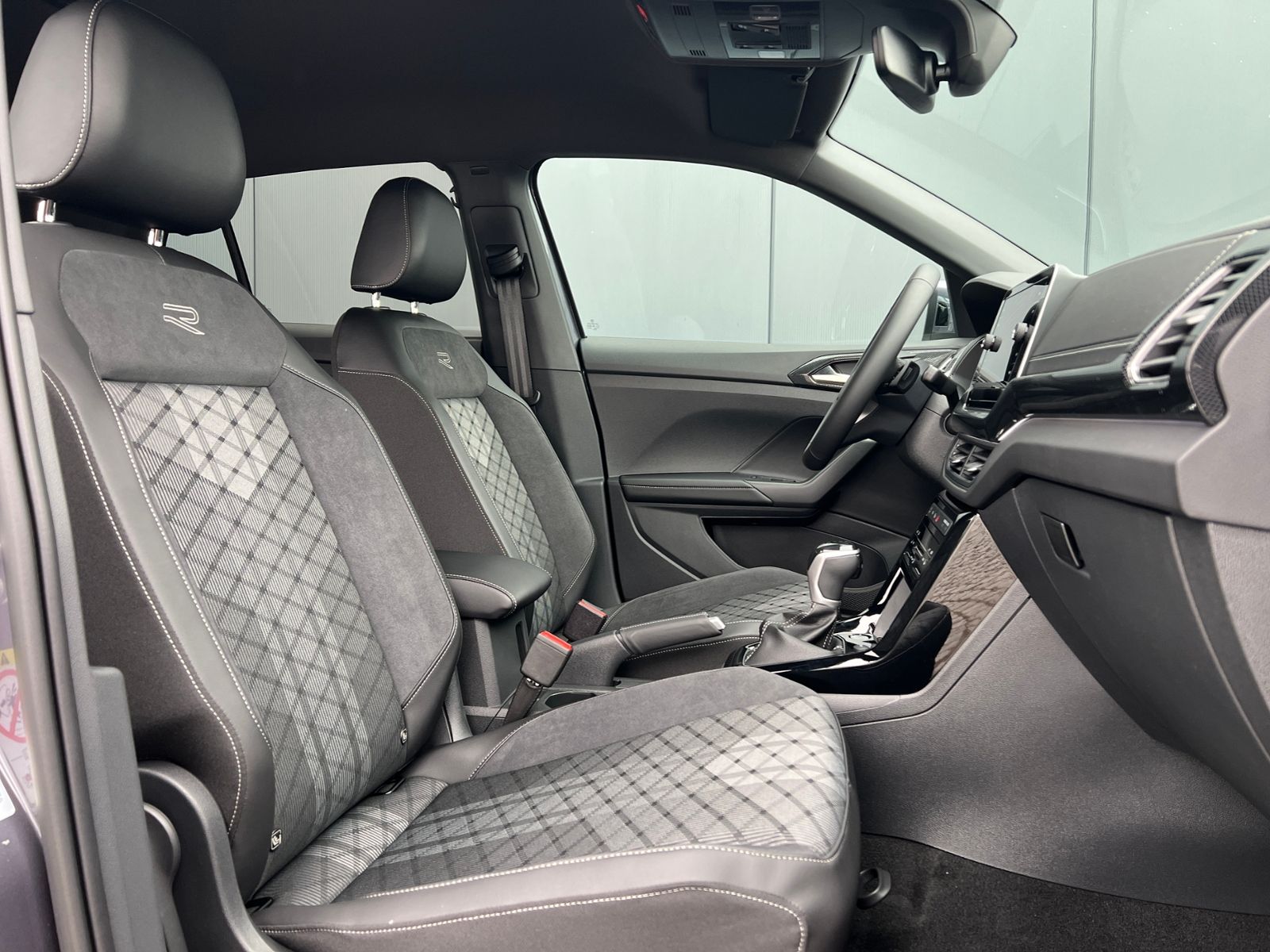 Fahrzeugabbildung Volkswagen T-Cross R-Line 1.5 TSI DSG *AHK, IQ.LIGHT, ACC,