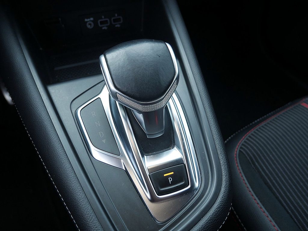 Fahrzeugabbildung Renault Captur R.S. Line TCe 140 17950R SHZ ACC LED 360°