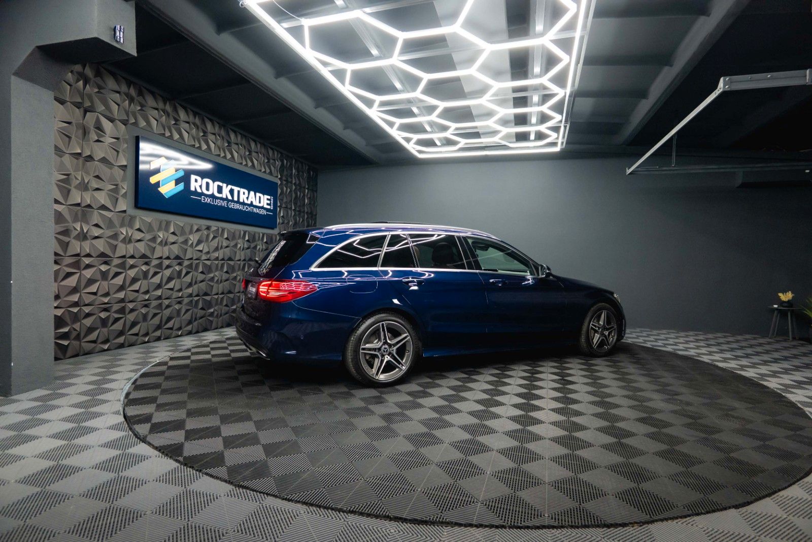 Fahrzeugabbildung Mercedes-Benz C 300 AMG | ACC | Pano | Mulitbeam | Widescreen