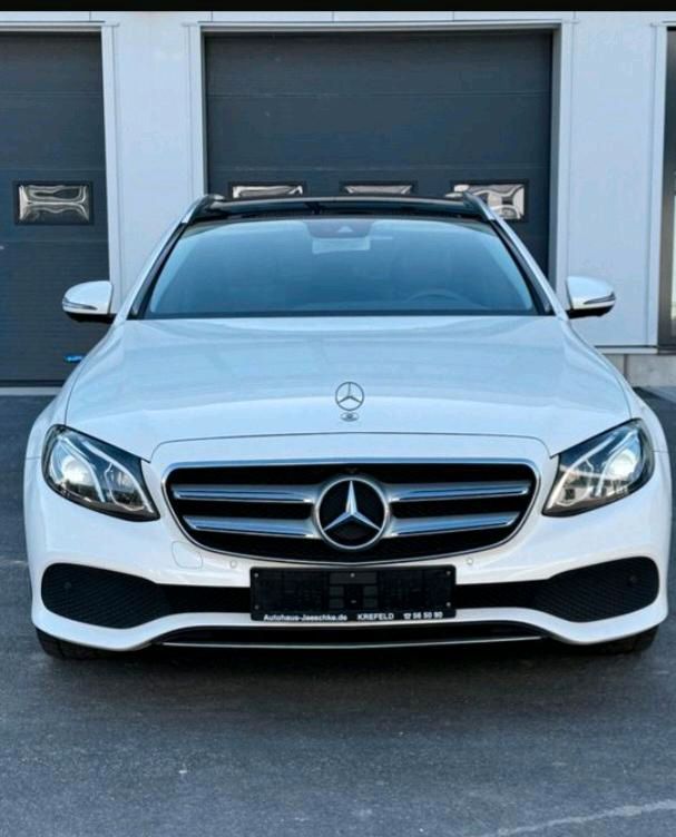 Image of Mercedes-Benz E 220