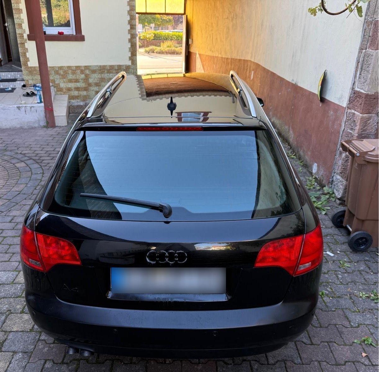 Audi A4 2007 — салон