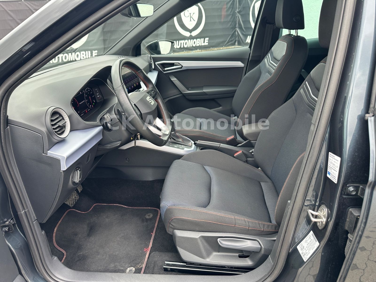 Fahrzeugabbildung SEAT Arona 1.5 TSI 110kW FR DSG/Navi/LED/Kam/AHK