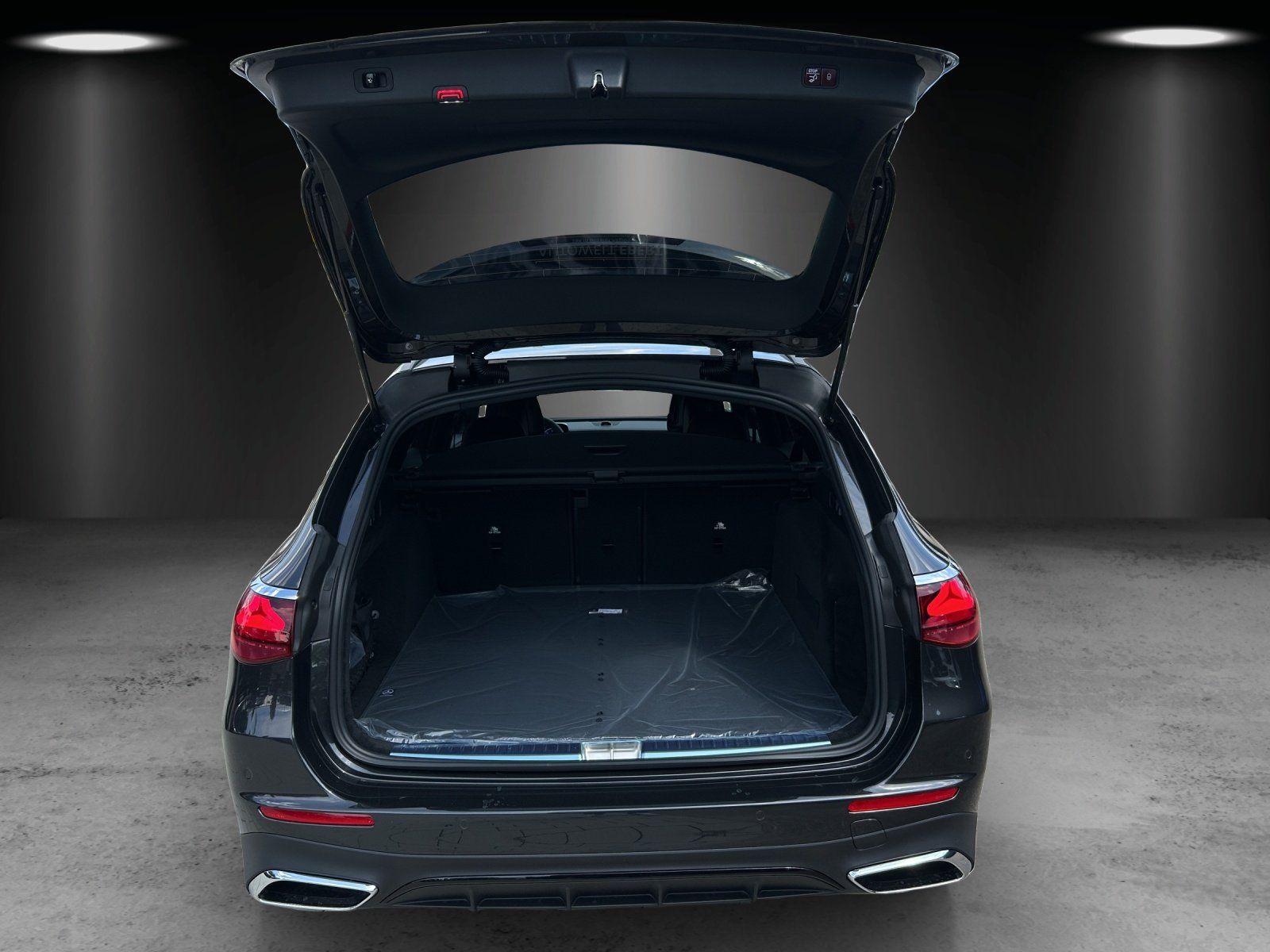 Fahrzeugabbildung Mercedes-Benz E 220 d T+AMG+PANO+SUPERSCR.+DISTR+AHK+Bel.Kühl.