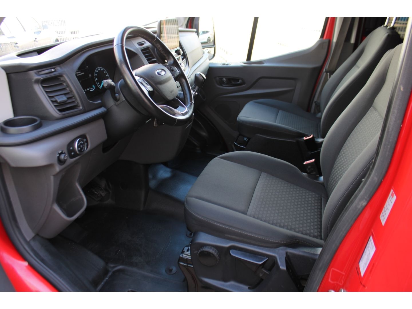 Fahrzeugabbildung Ford Transit 350L4 Kasten DoKa Trend StHZg AHK RFK GR