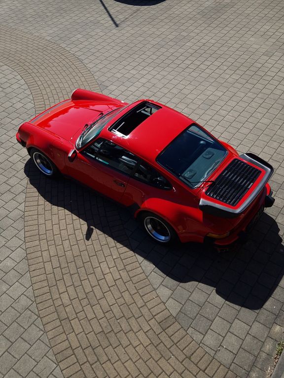 Porsche 930