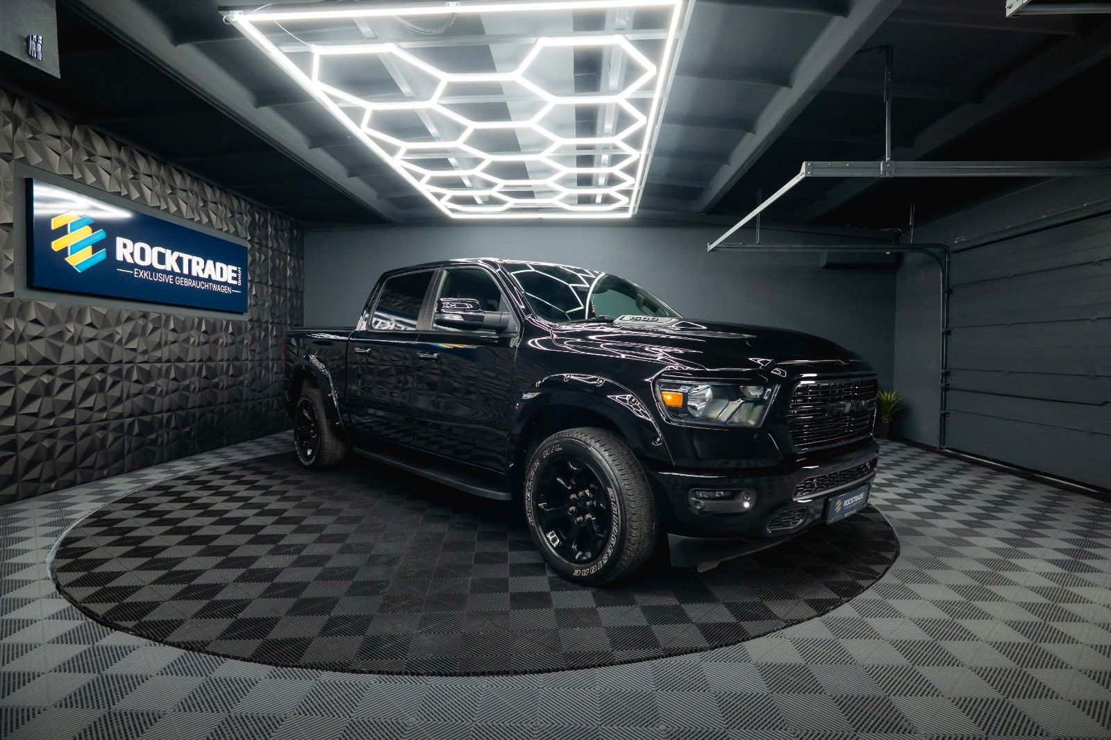 Fahrzeugabbildung Dodge RAM 5.7 V8 HEMI 4x4 OFFROAD BLACK EDITION 19%