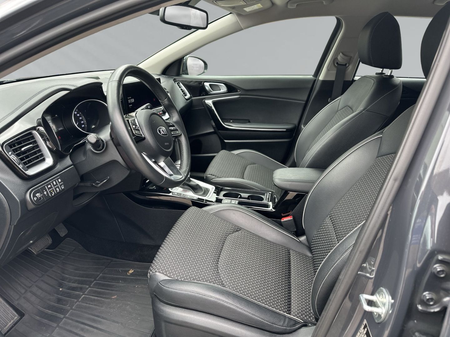 Fahrzeugabbildung Kia Ceed_sw 1.6 Plug-in Hybrid Spirit + Navi + Klima