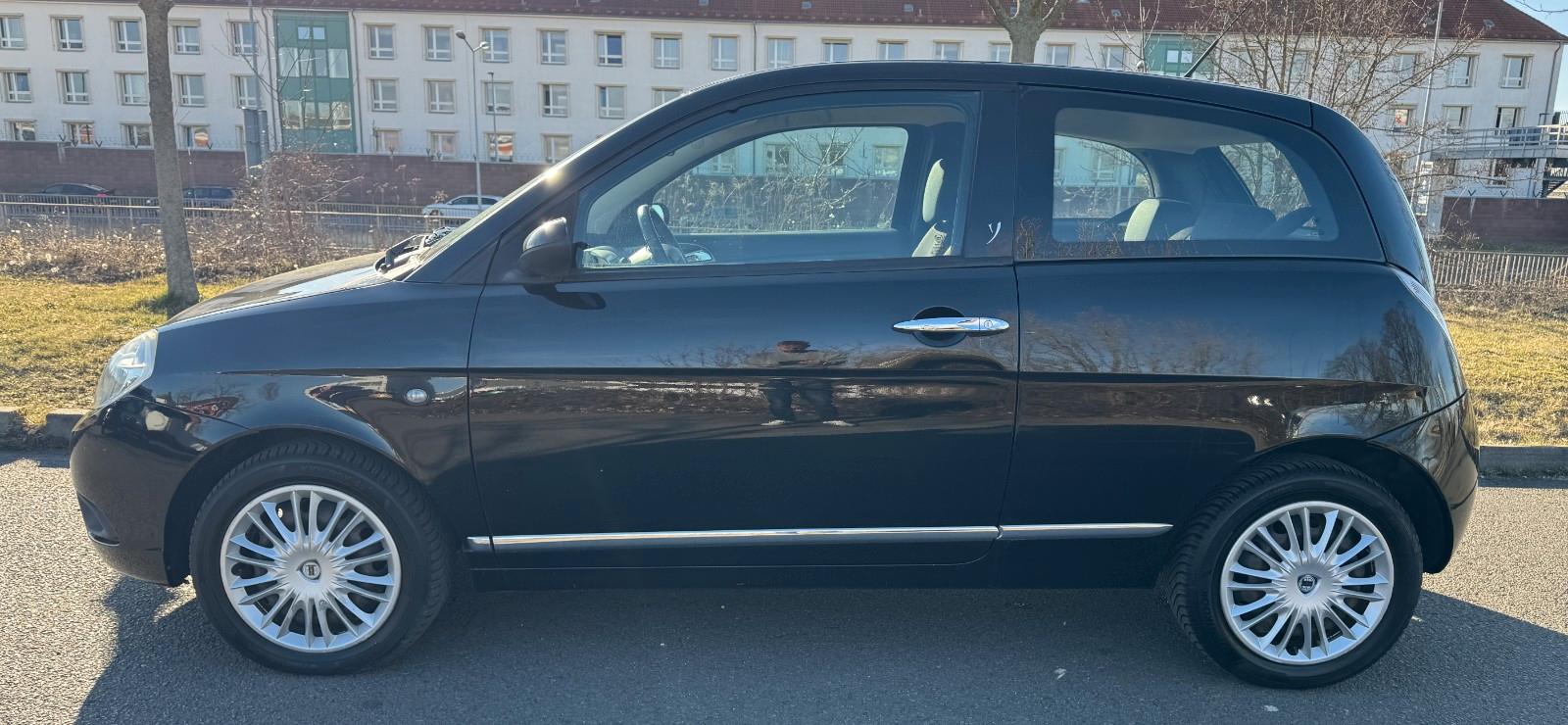 Lancia Ypsilon 1.4 8V Oro TÜV NEU