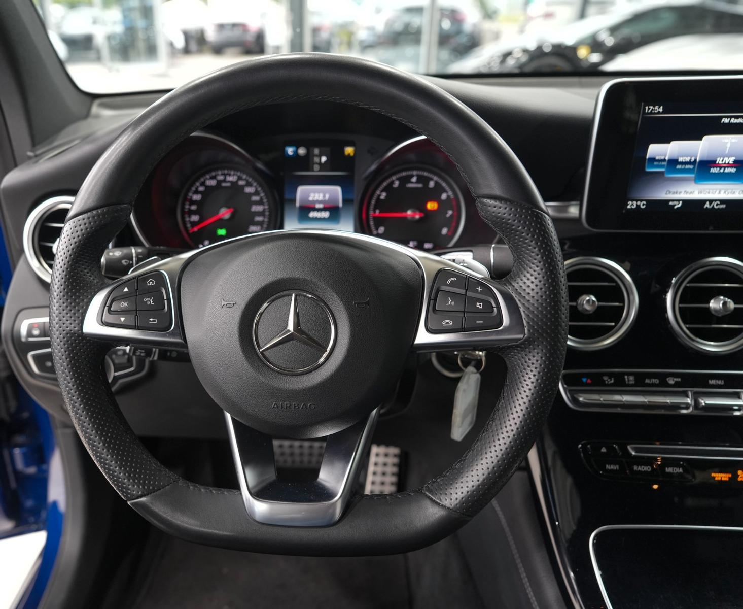 Mercedes-Benz GLC 300 4M*AMG-LINE*LEDER*LED*KAMERA*1.HAND