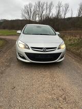 Opel Astra 1.4 - Opel Astra mit Benzin-Antrieb: Kleinwagen, Automatik