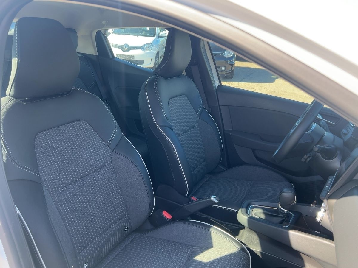 Fahrzeugabbildung Renault Clio INTENS TCe 90 X-tronic Kamera Navi