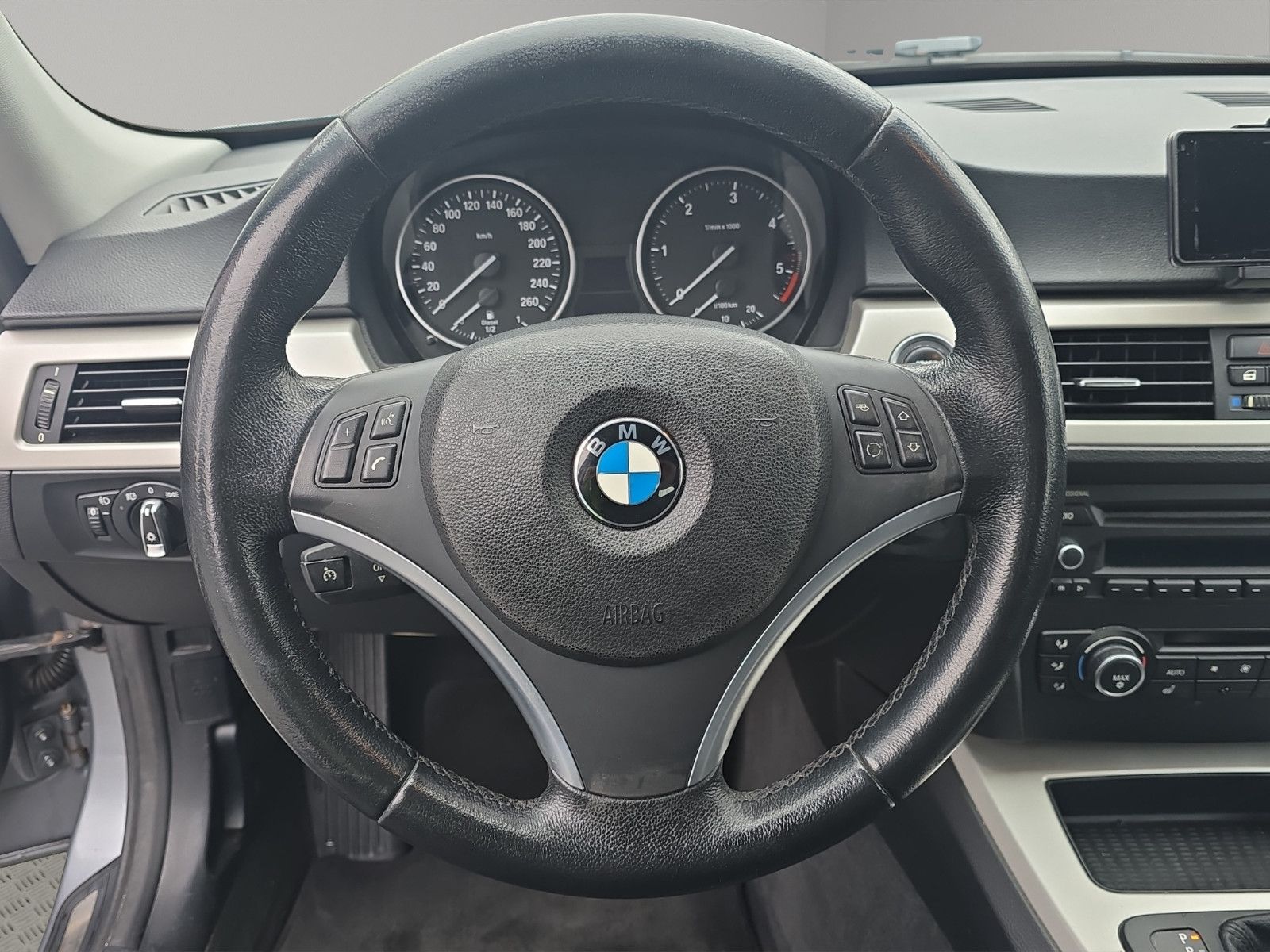 Fahrzeugabbildung BMW 325 DIESEL + NAVIGATION + TEMPOMAT + SITZHEIZUNG