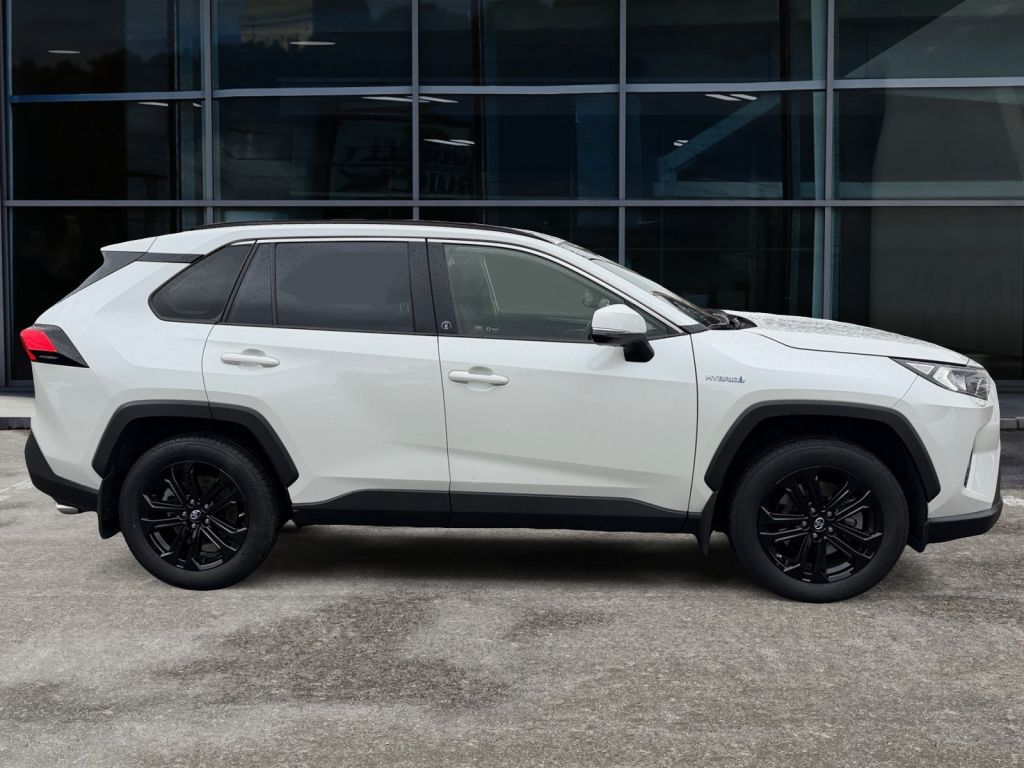 Fahrzeugabbildung Toyota RAV 4 2.5 4x2 Hybrid Team Deutschland