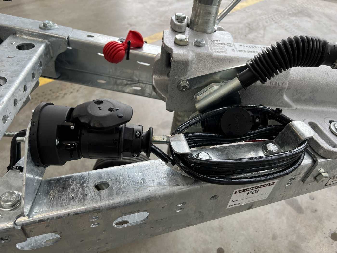 Fahrzeugabbildung Brian James Cargo Digger Plant 2 / Länge 3.700mm / 3.500kg