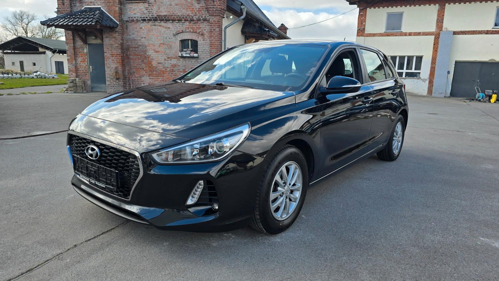 Hyundai i30 1.4 voll Scheckheftgepflegt TÜV 03/27 1.HAND