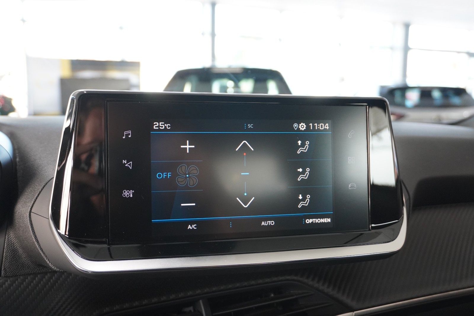 Fahrzeugabbildung Peugeot 2008 1.2T ACTIVE PACK NAVI/LED/KAMERA/SPORT/SH
