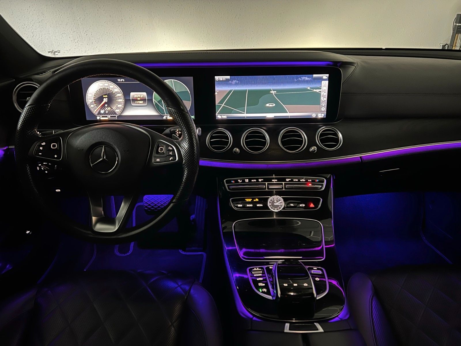 Fahrzeugabbildung Mercedes-Benz E 350 d AMG-LINE/MASSAGE/BURMESTER/DESIGNO/WIDE