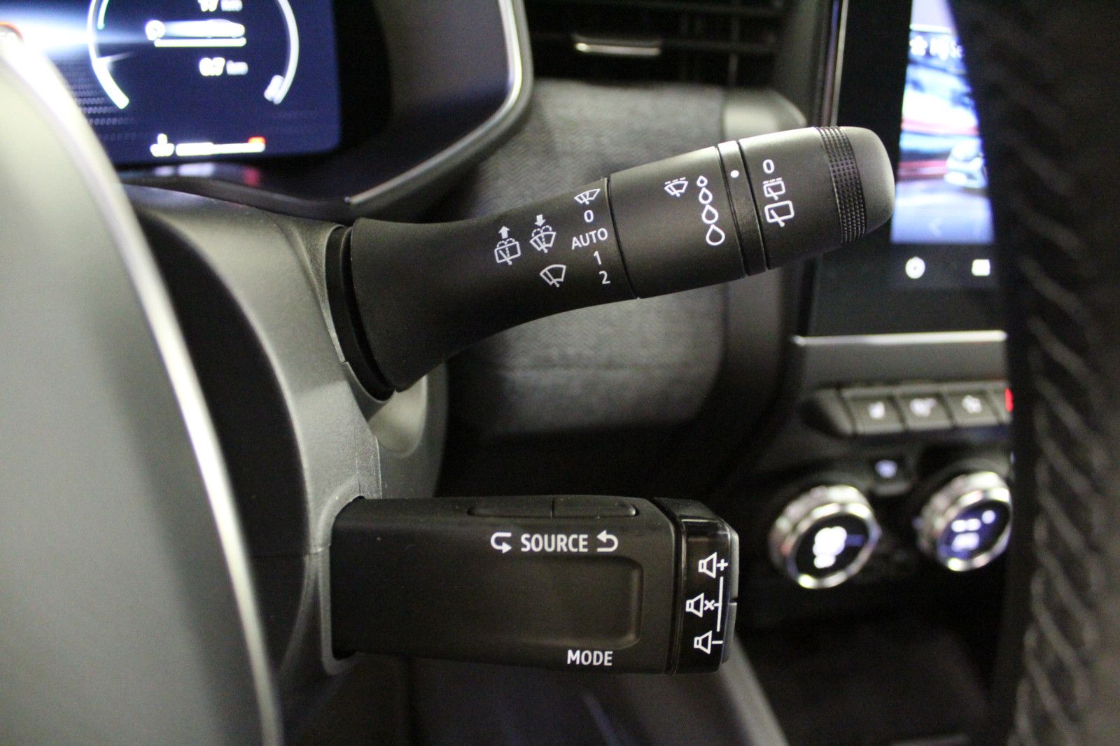 Fahrzeugabbildung Renault Clio TCe 90 Techno *Look-Paket*Winter-Paket*Bose