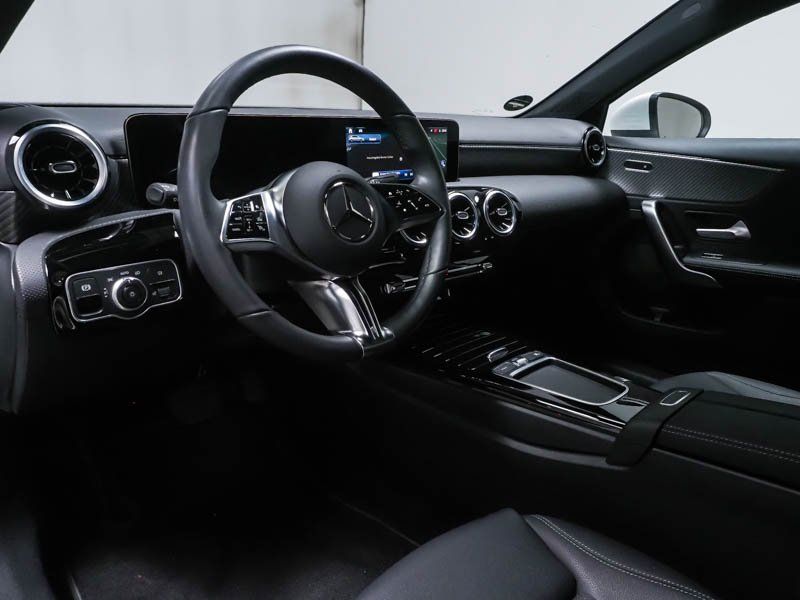 Fahrzeugabbildung Mercedes-Benz A 180 PROGRESSIVE*APPLECAR-PLAY*LED*WINTER-PAKET