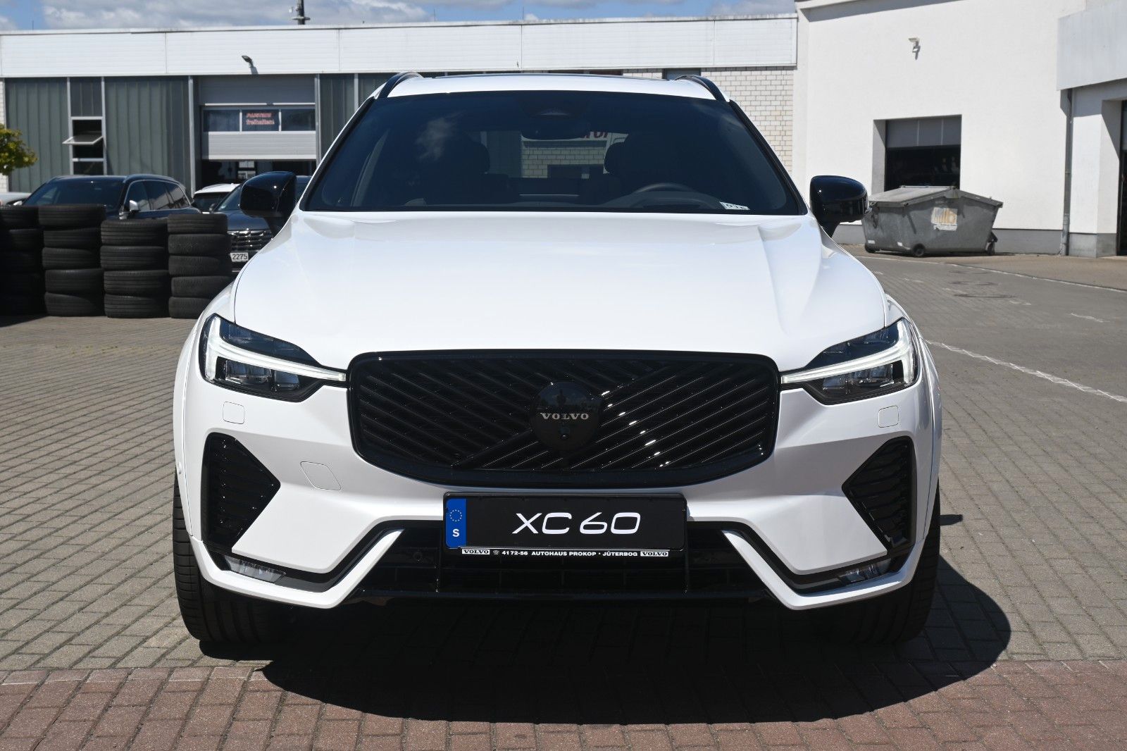 Fahrzeugabbildung Volvo XC60 B5 AWD Ultra Black Edition*LUFT*360*ACC*AHK