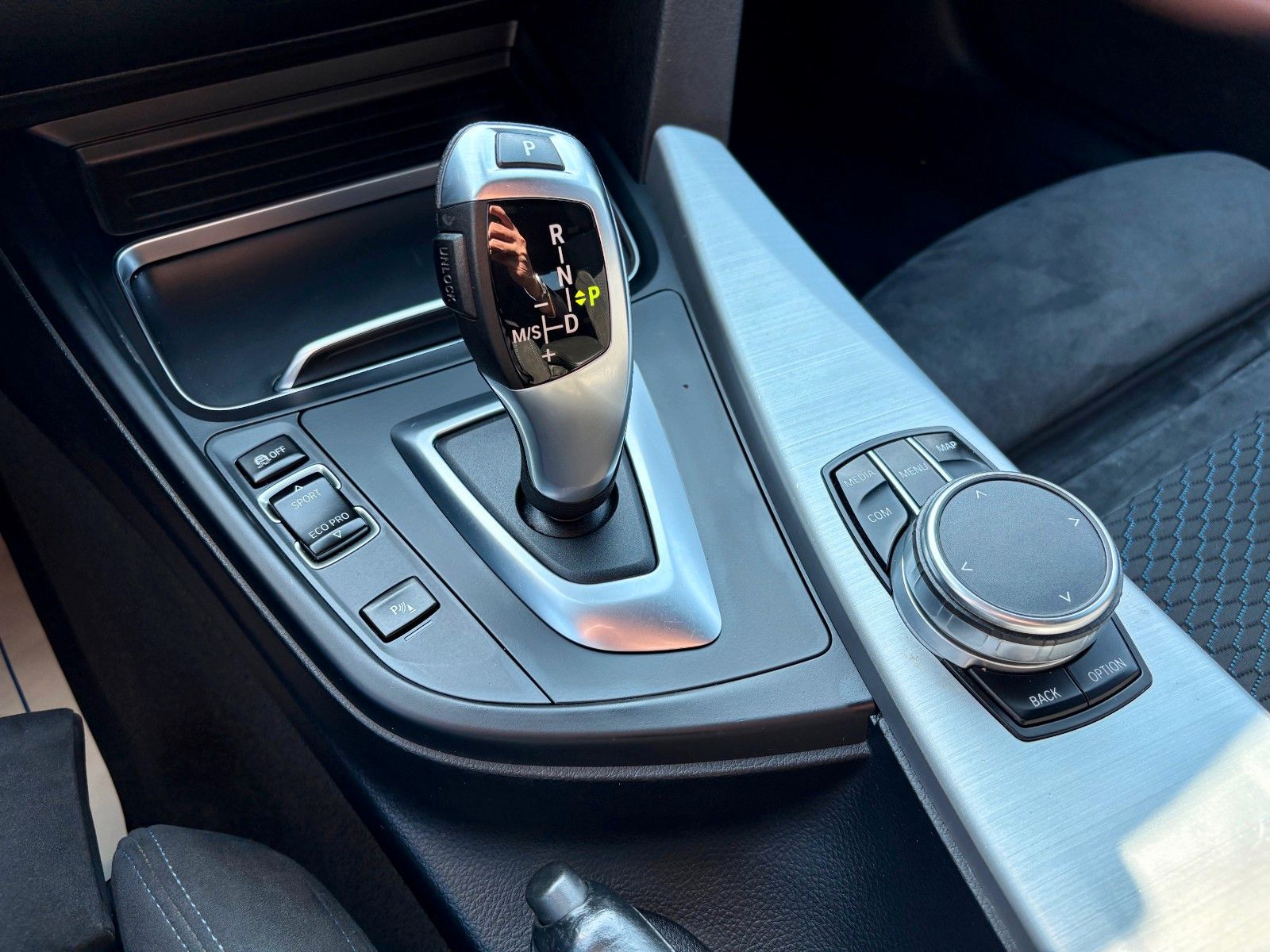 Fahrzeugabbildung BMW 420d GC Aut. M SPORTPAKET Navi LED HUD Alarm Kam