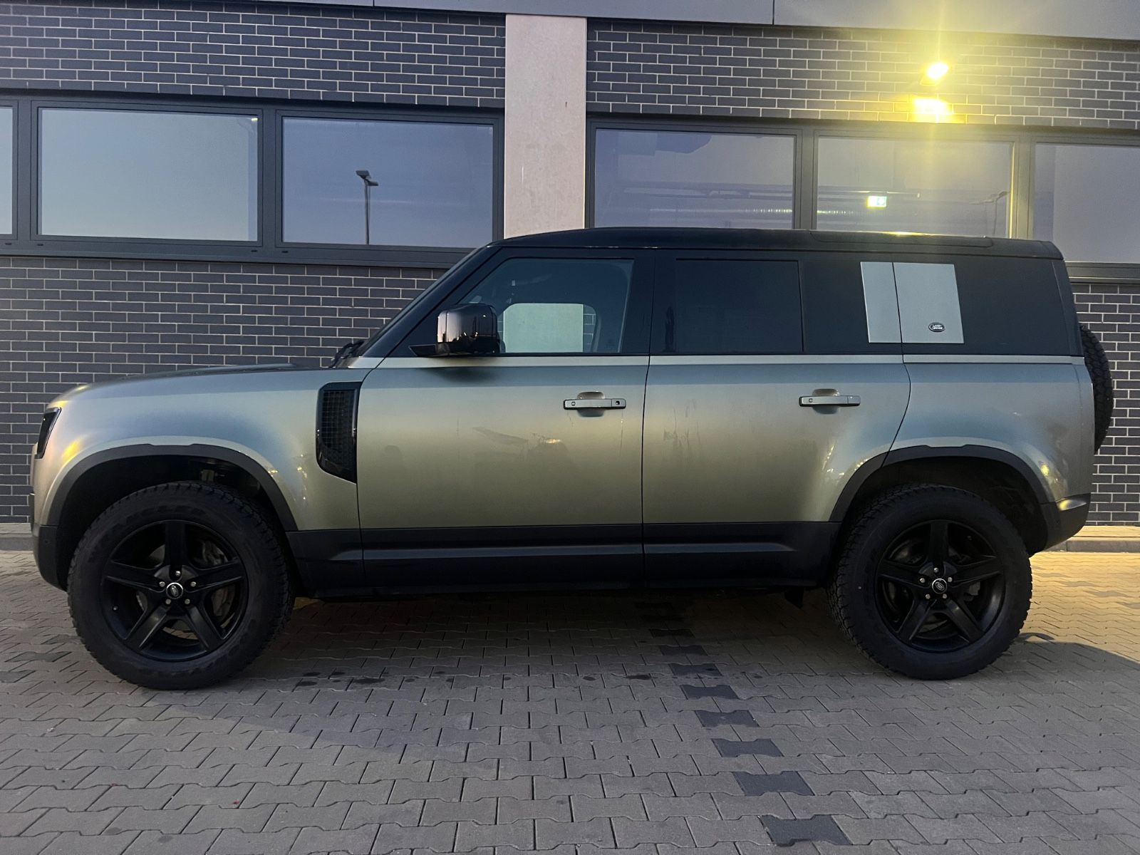 Land Rover Defender 110 SE Top Pflegezustand Head Up foto 3