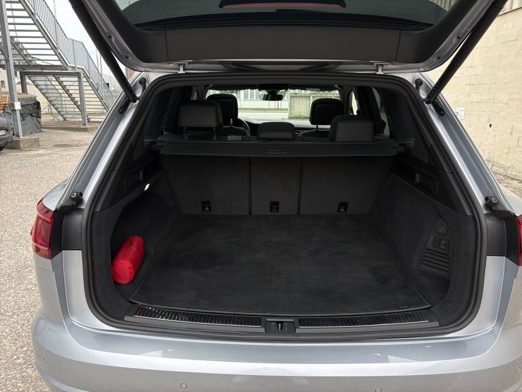 Volkswagen Touareg 3.0 TSI R-Line 4M MATRIX PANO BLACK AIR foto 16