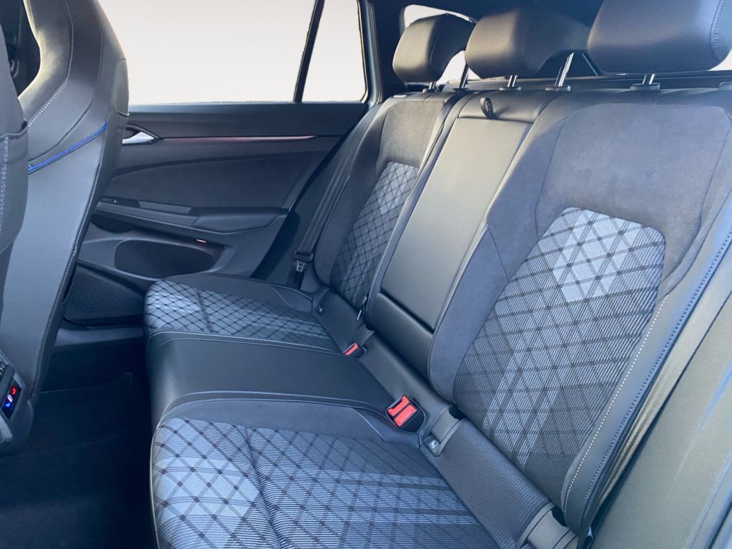 Fahrzeugabbildung Volkswagen Golf Var. 2.0 TDI SCR DSG R-Line *Anschlussgaran