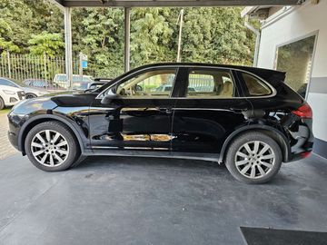 Porsche Cayenne - 8