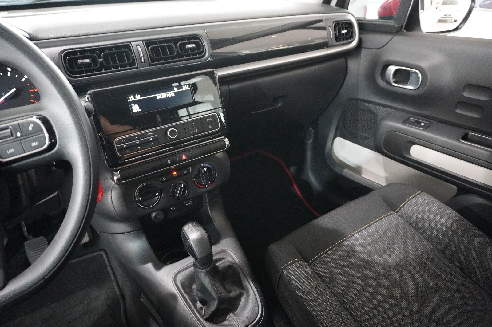 Fahrzeugabbildung Citroën C3 LIM. 1.2 FEEL LED/KLIMA/SHZ/PDC/TEMP./USB