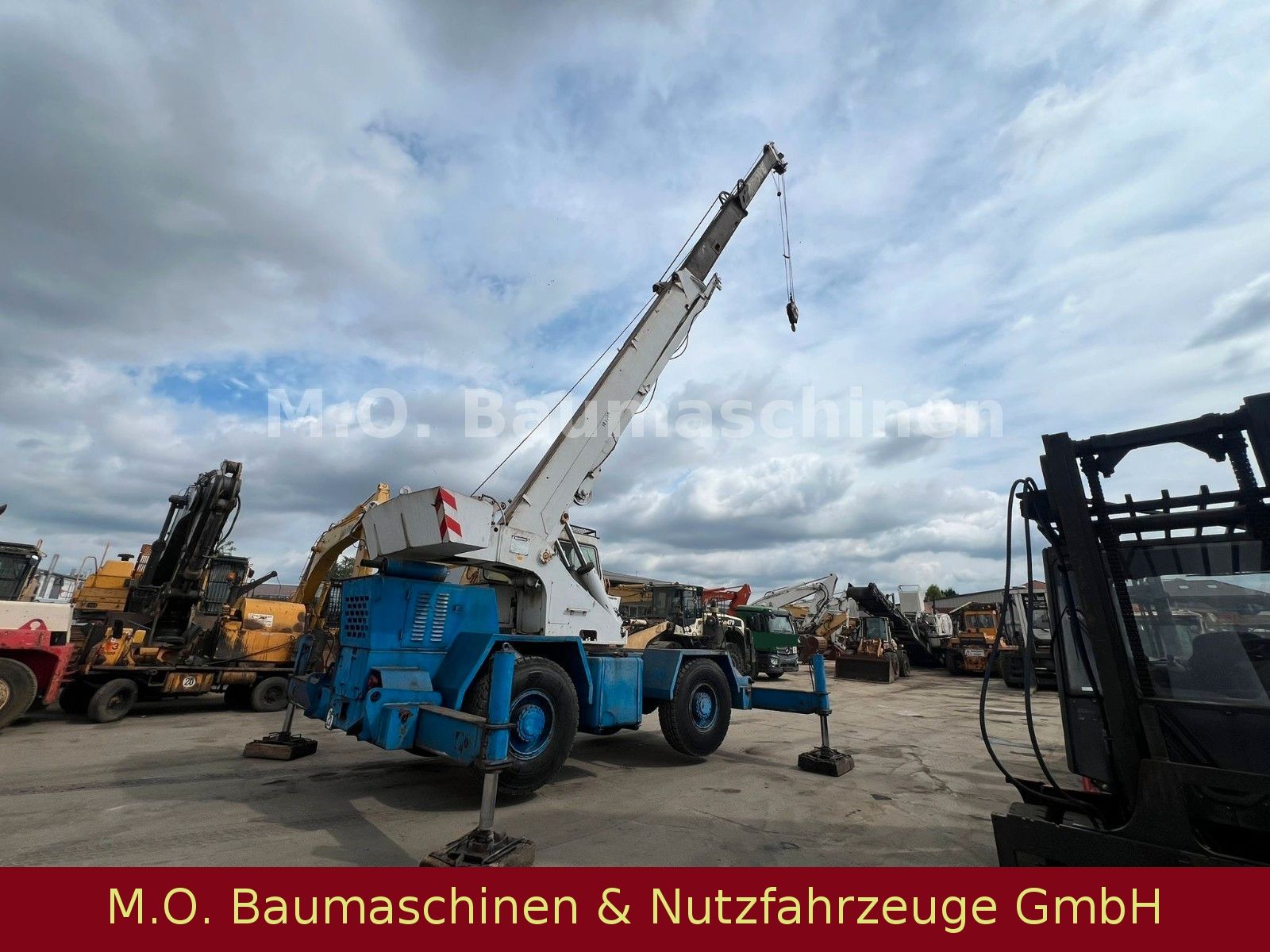 Fahrzeugabbildung Grove Kran / 30T / Waage /