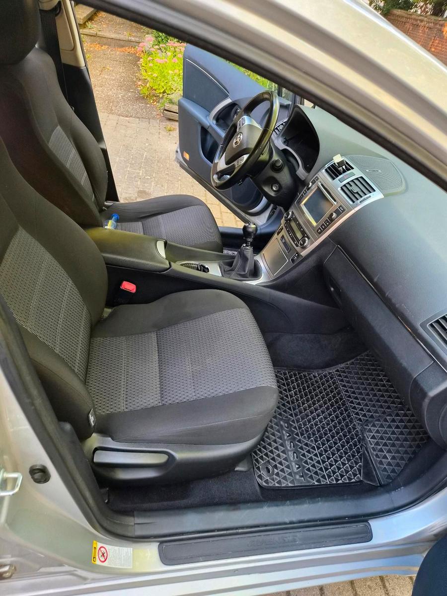 Toyota Avensis 2012 — photo 8