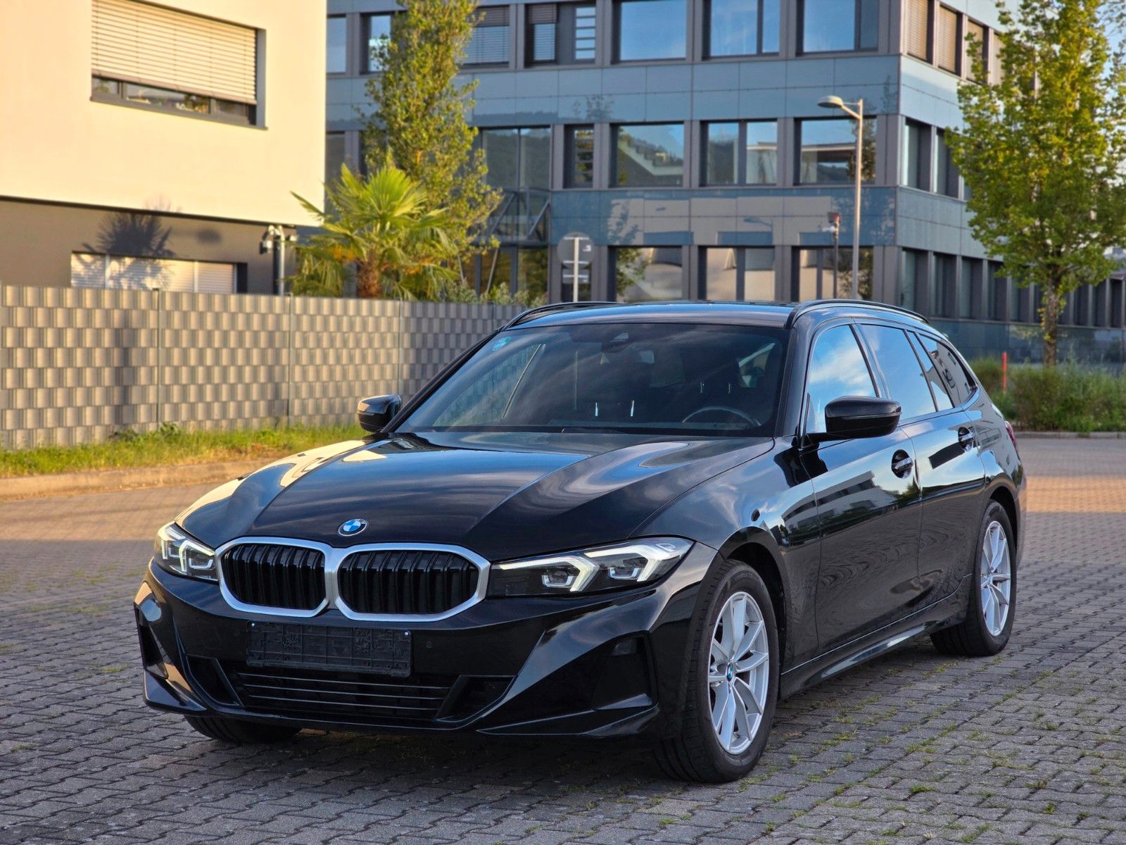 BMW 318 d Shadow LiveCockpitPlus CurvedDisplay H&amp;K