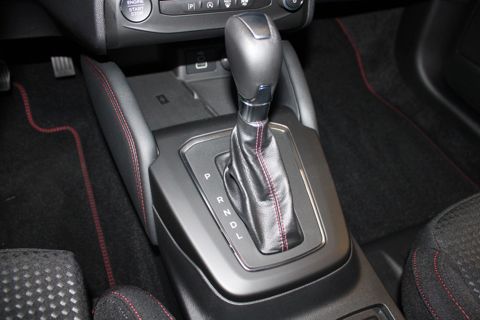 Fahrzeugabbildung Ford Focus Hybrid ST-Line X Automatik Top Ausstattung